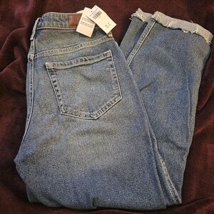 Hollister Ultra High-Rise Mom Jean
